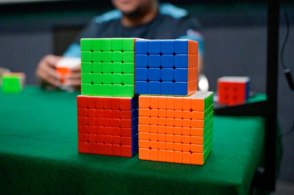 Torneo De Cubo Rubik De Bogot Un Encuentro De Habilidad Y Pasi N Por